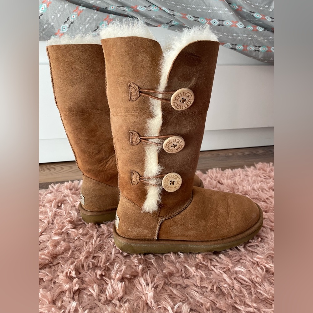 Triple Bailey Button Chestnut Uggs - image 2